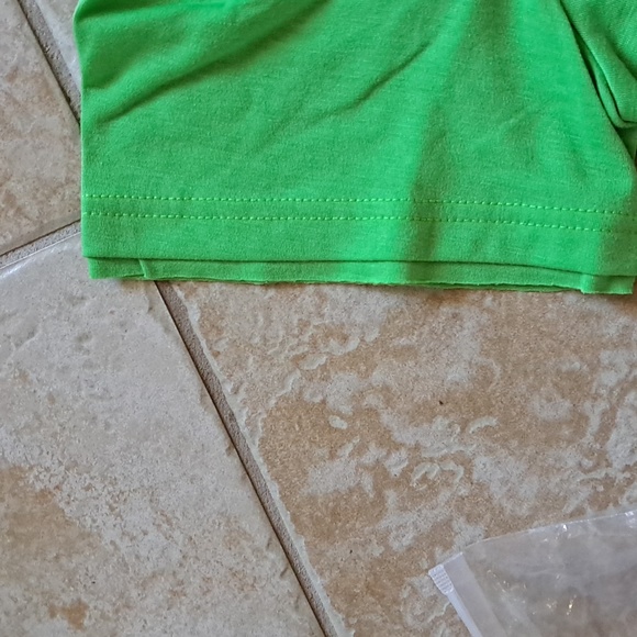 🌴 NWT Green Tee Top With Blue Dragonfly - Picture 4 of 11